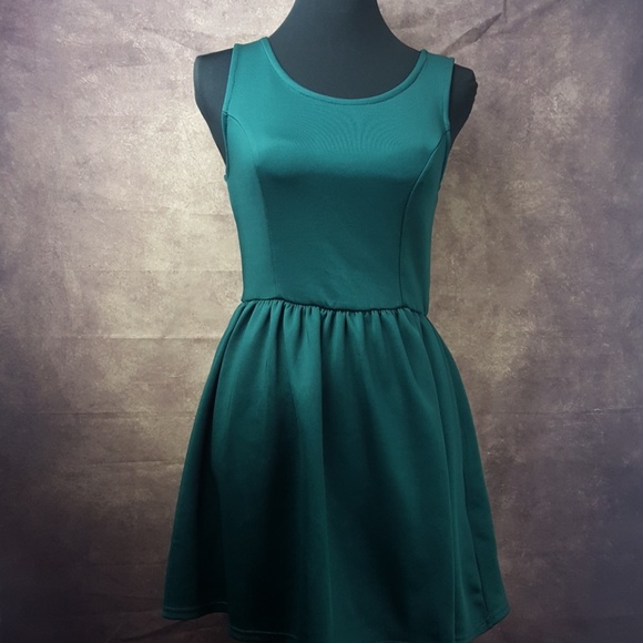 H&M Dresses & Skirts - H&M Emerald Dress - Sz 10